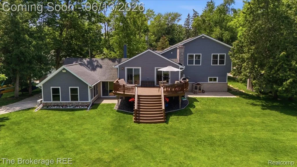 261 Reymont Road N Waterford Charter Township MI 48327