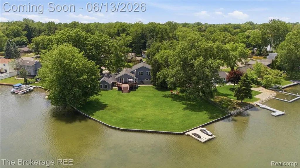 261 Reymont Road N Waterford Charter Township MI 48327