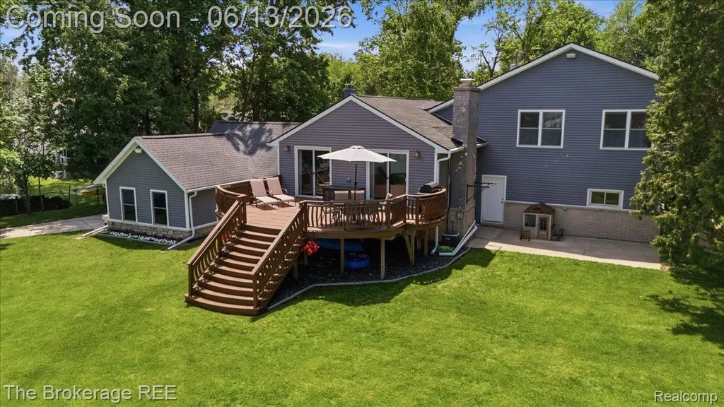 261 Reymont Road N Waterford Charter Township MI 48327
