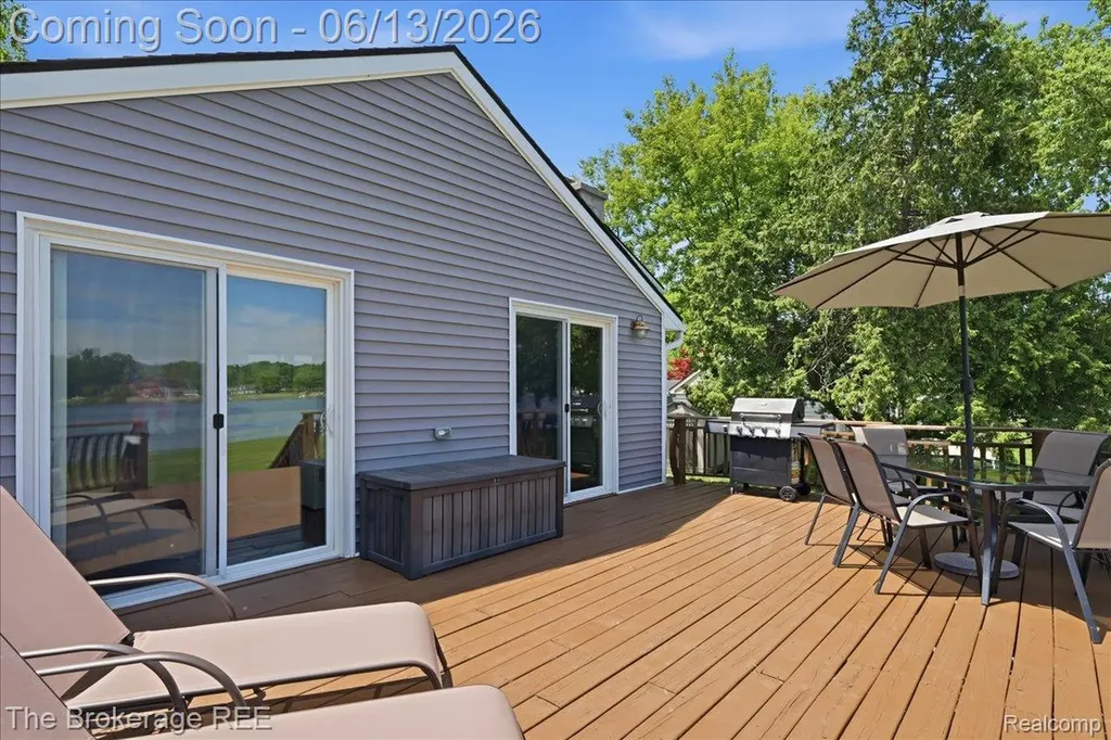 261 Reymont Road N Waterford Charter Township MI 48327