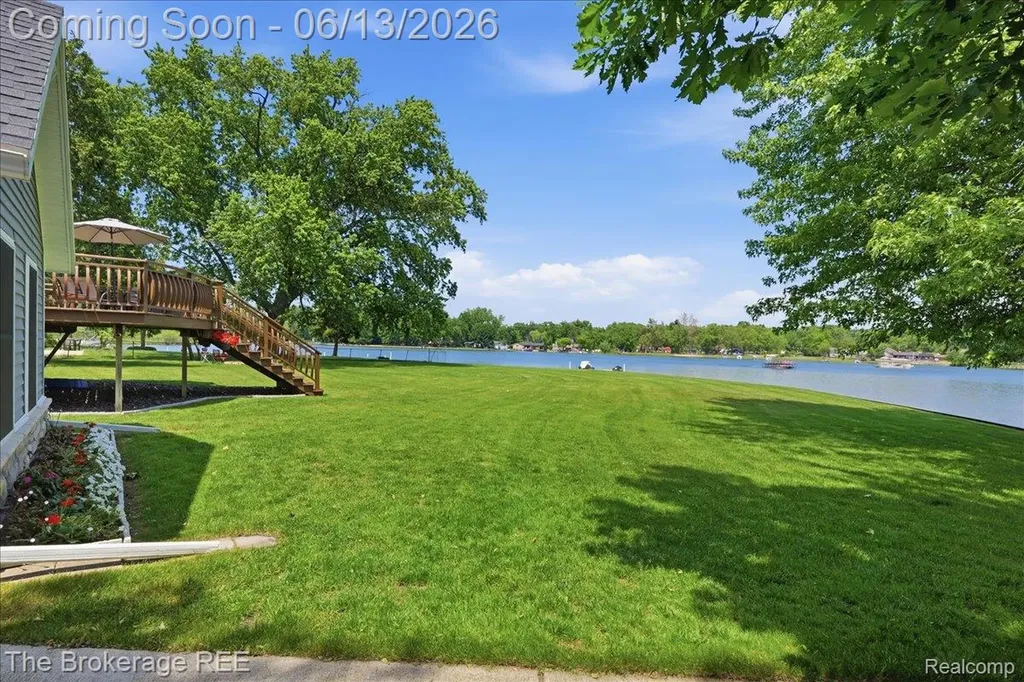 261 Reymont Road N Waterford Charter Township MI 48327