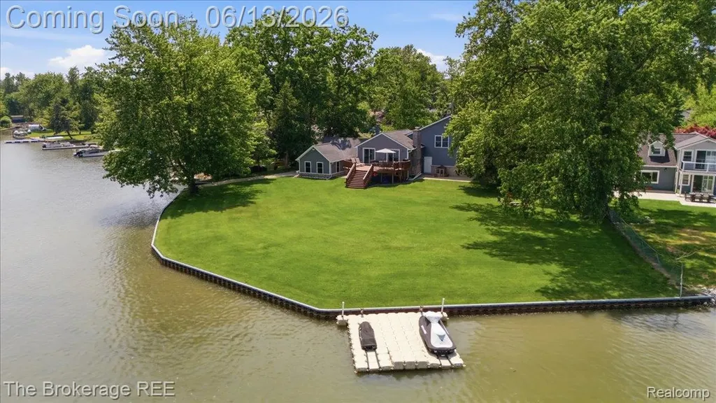 261 Reymont Road N Waterford Charter Township MI 48327