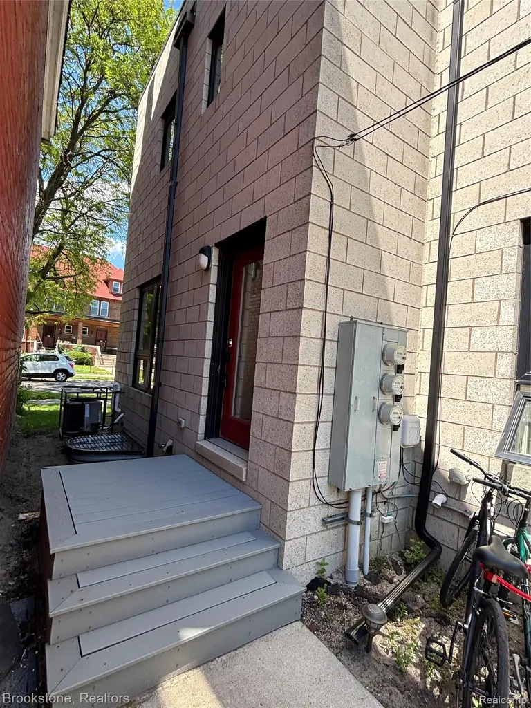 112 Mount Vernon Street Detroit City MI 48202