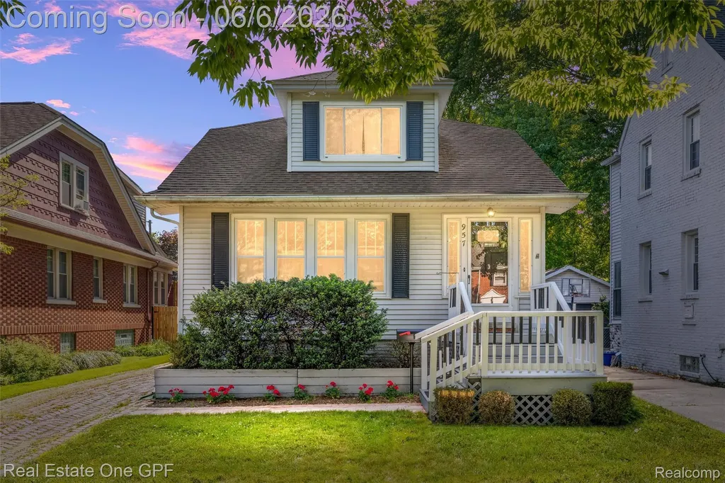 957 Fisher Road Grosse Pointe City MI 48230