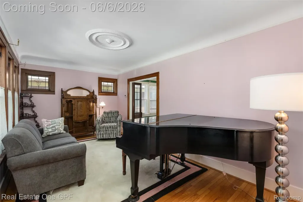 957 Fisher Road Grosse Pointe City MI 48230