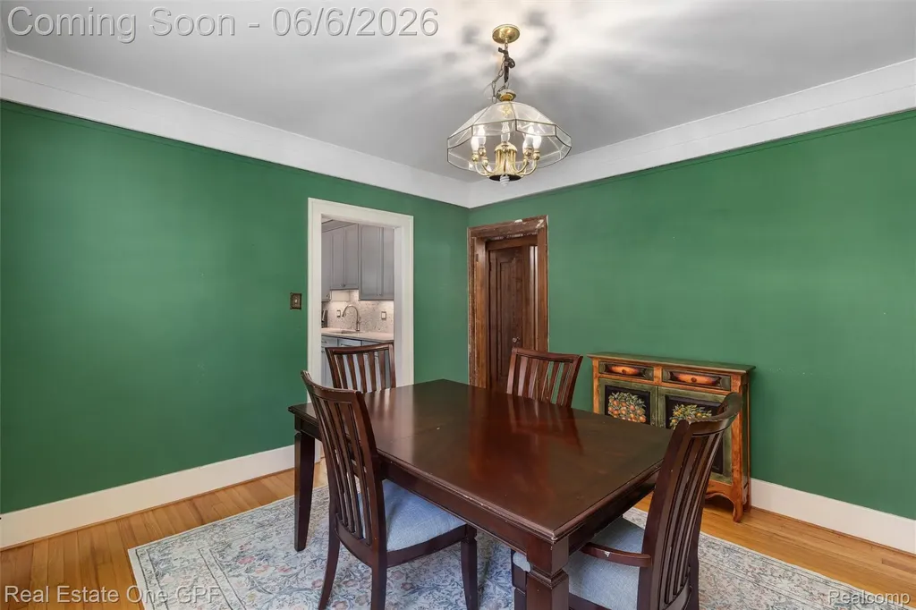 957 Fisher Road Grosse Pointe City MI 48230