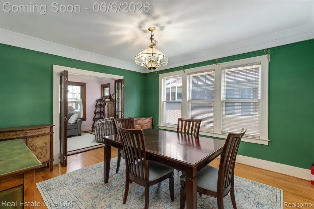 957 Fisher Road Grosse Pointe City MI 48230