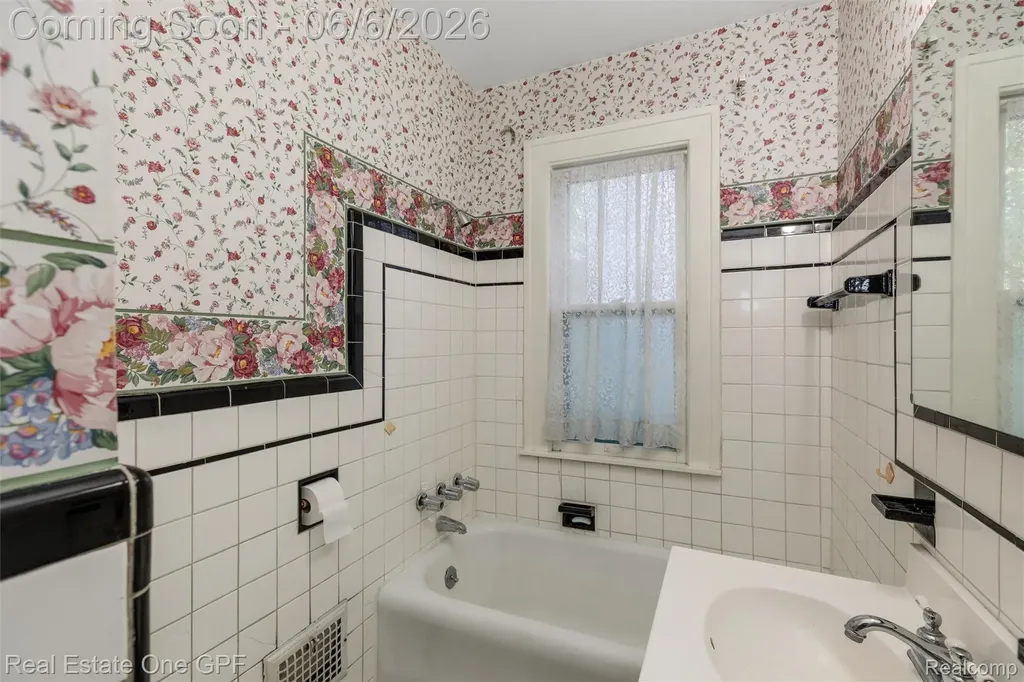 957 Fisher Road Grosse Pointe City MI 48230