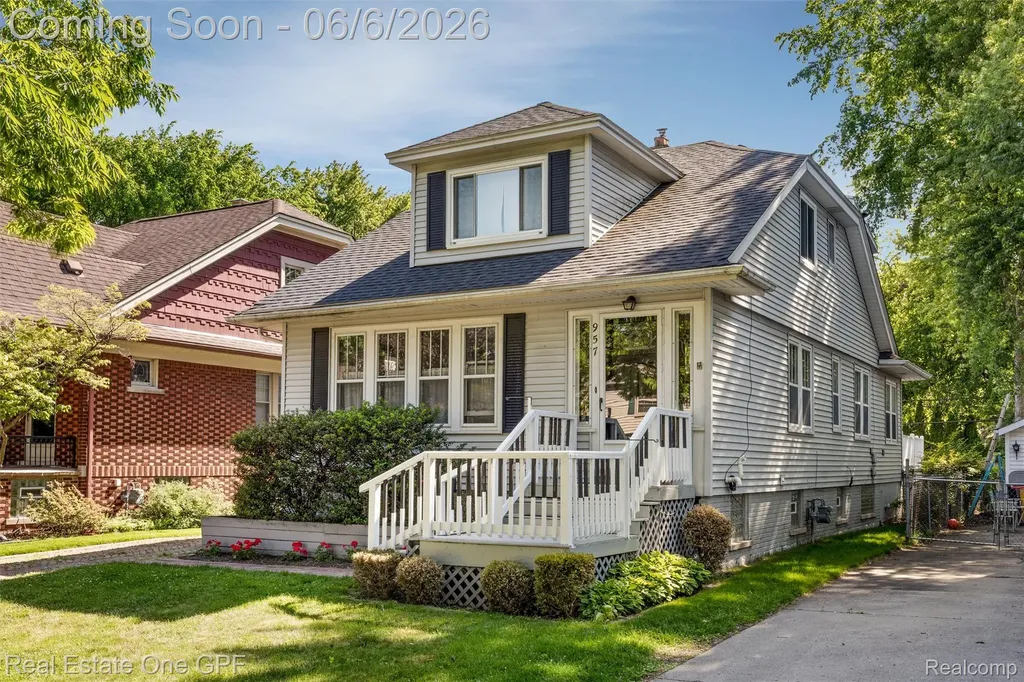 957 Fisher Road Grosse Pointe City MI 48230