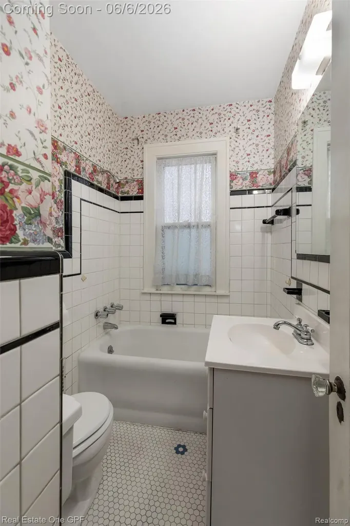 957 Fisher Road Grosse Pointe City MI 48230