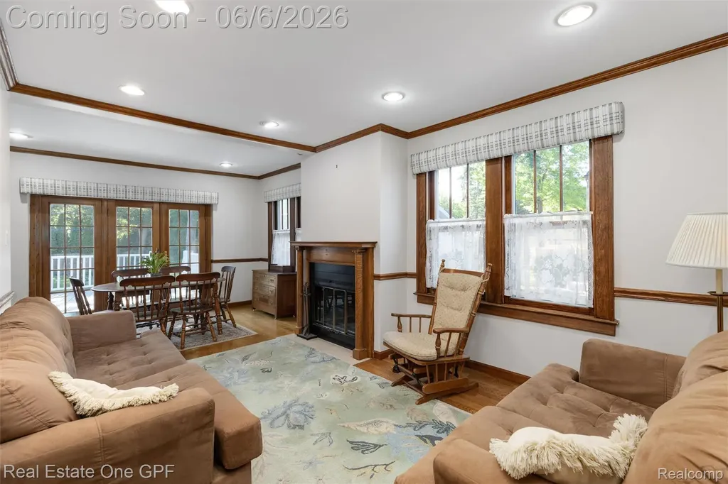 957 Fisher Road Grosse Pointe City MI 48230