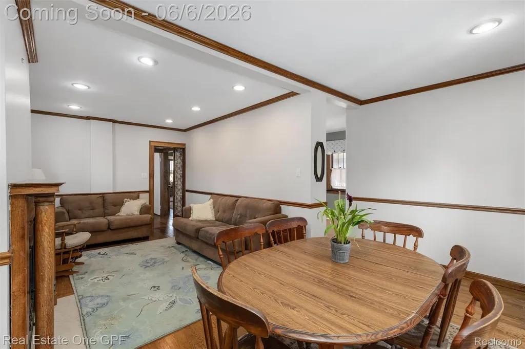 957 Fisher Road Grosse Pointe City MI 48230