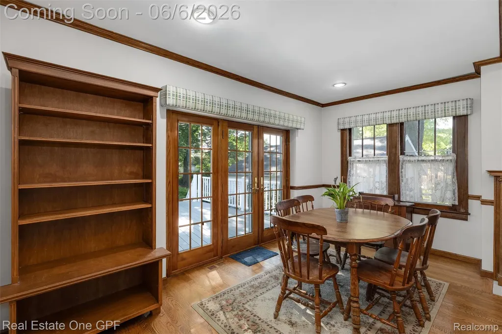 957 Fisher Road Grosse Pointe City MI 48230