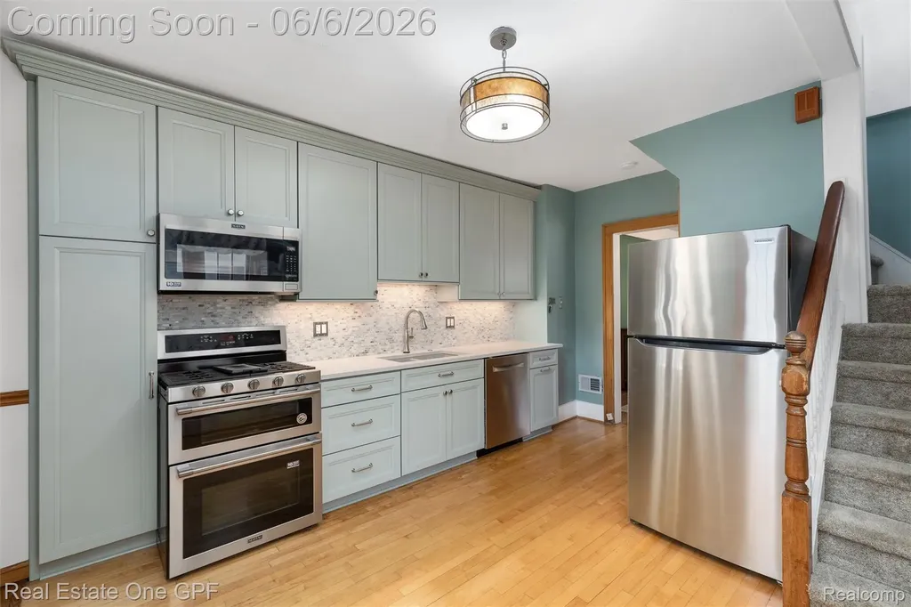 957 Fisher Road Grosse Pointe City MI 48230