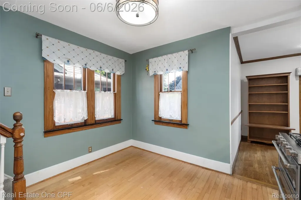 957 Fisher Road Grosse Pointe City MI 48230