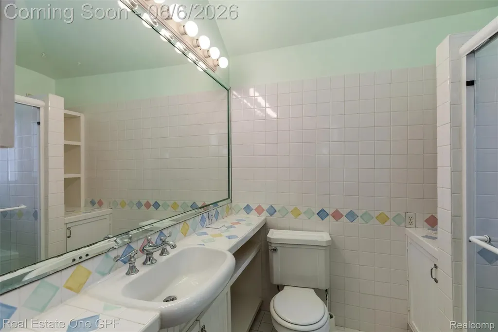 957 Fisher Road Grosse Pointe City MI 48230