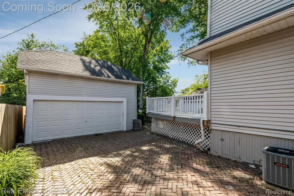 957 Fisher Road Grosse Pointe City MI 48230