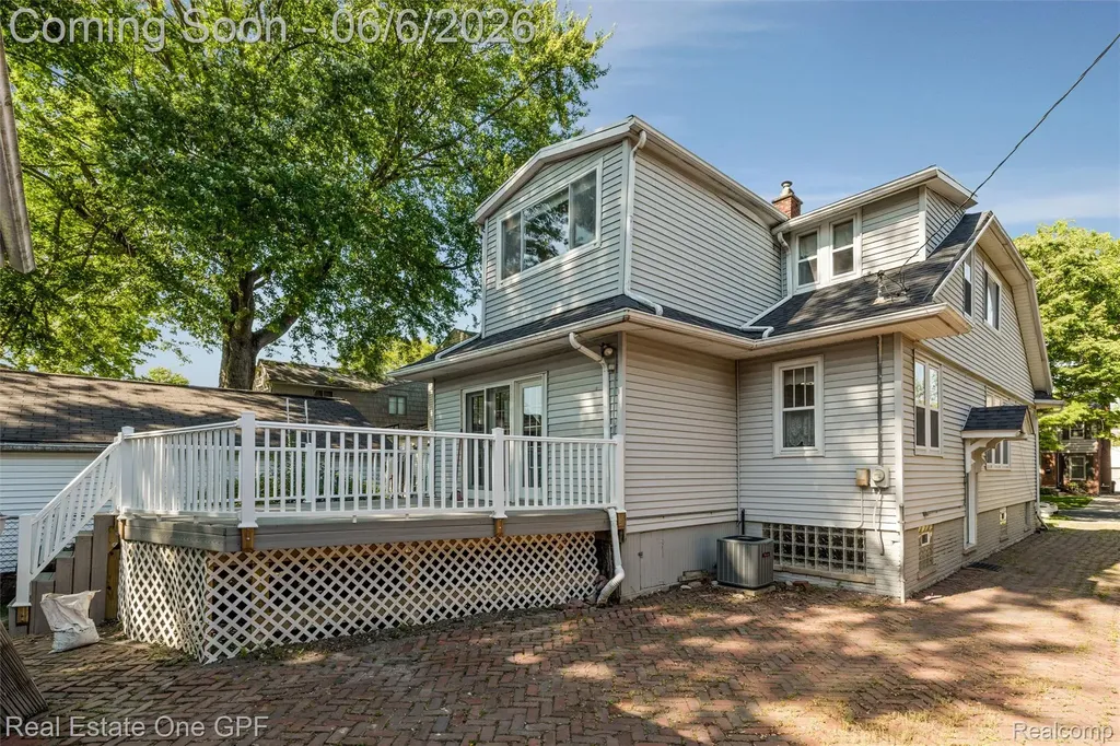 957 Fisher Road Grosse Pointe City MI 48230