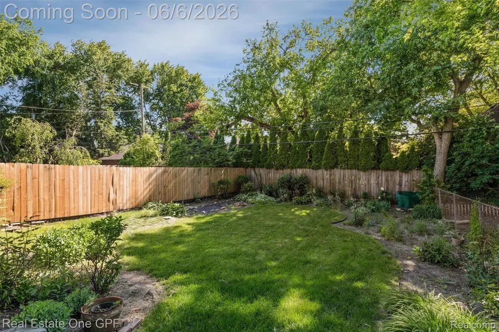957 Fisher Road Grosse Pointe City MI 48230