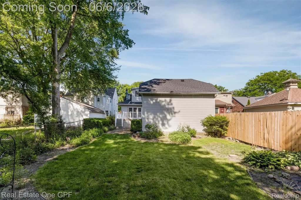 957 Fisher Road Grosse Pointe City MI 48230
