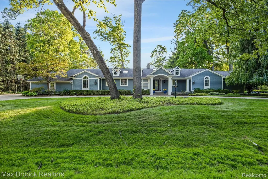 3797 S Darlington Road Bloomfield Charter Township MI 48301