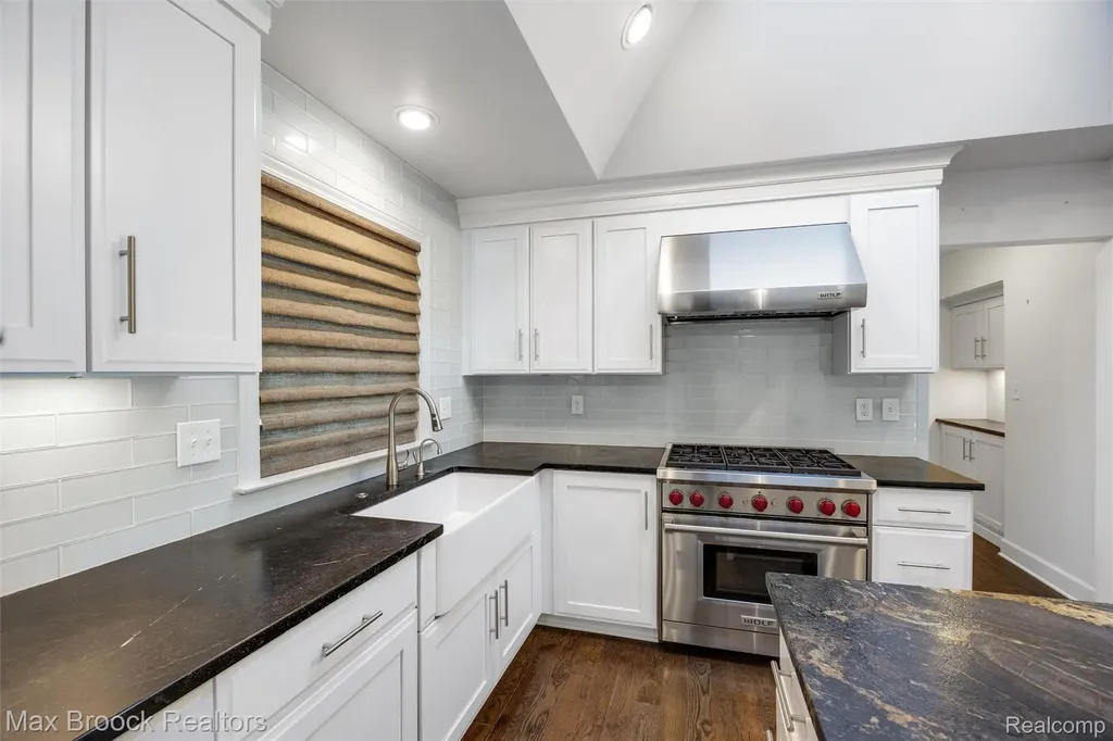 3797 S Darlington Road Bloomfield Charter Township MI 48301