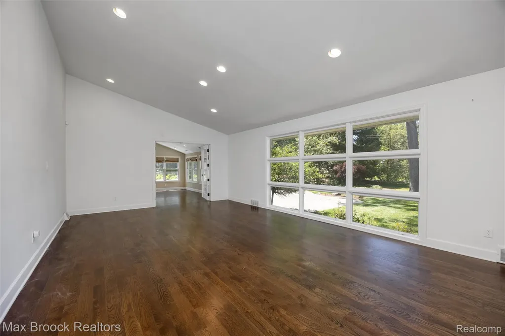 3797 S Darlington Road Bloomfield Charter Township MI 48301