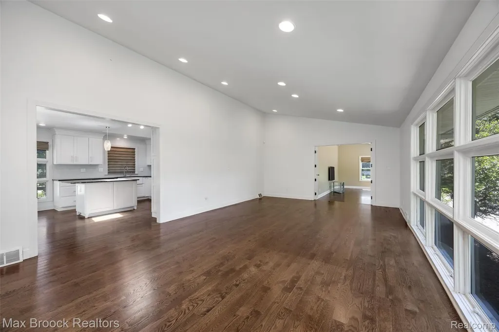3797 S Darlington Road Bloomfield Charter Township MI 48301
