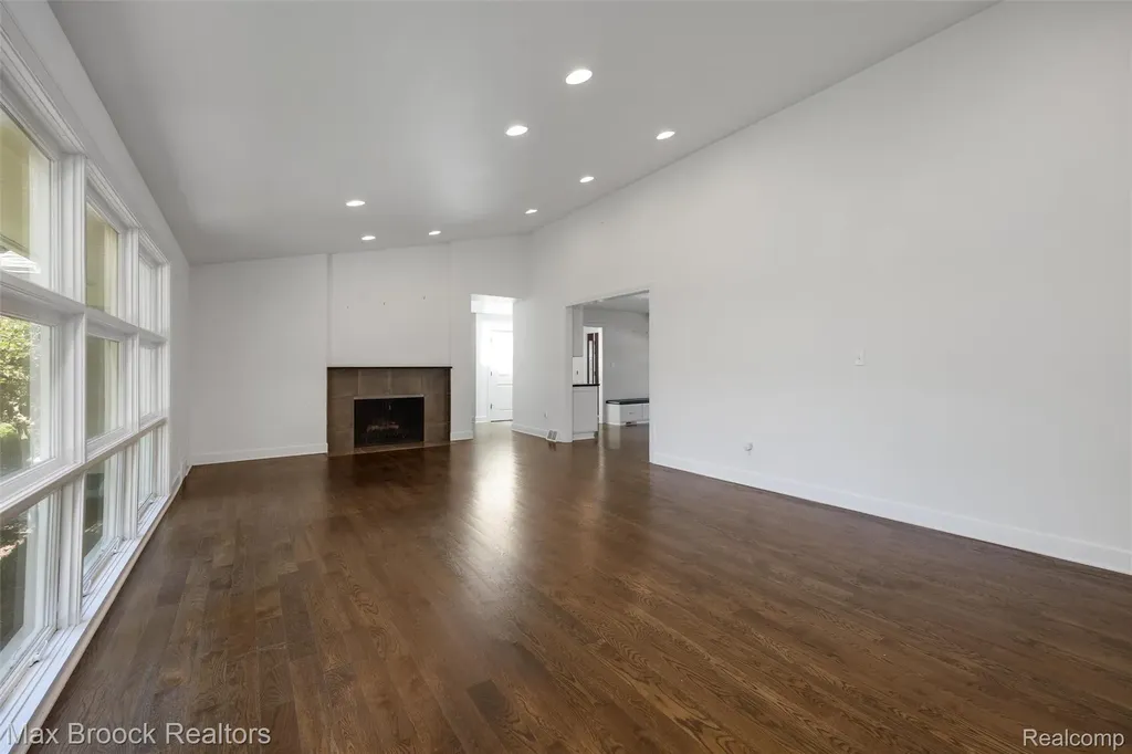 3797 S Darlington Road Bloomfield Charter Township MI 48301