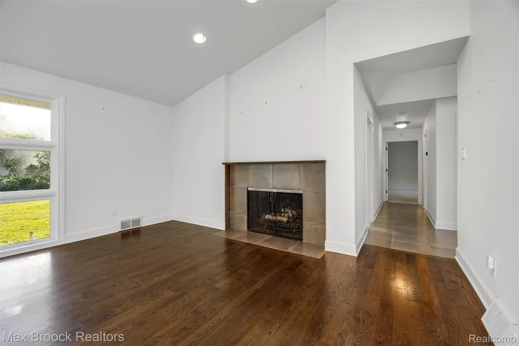 3797 S Darlington Road Bloomfield Charter Township MI 48301