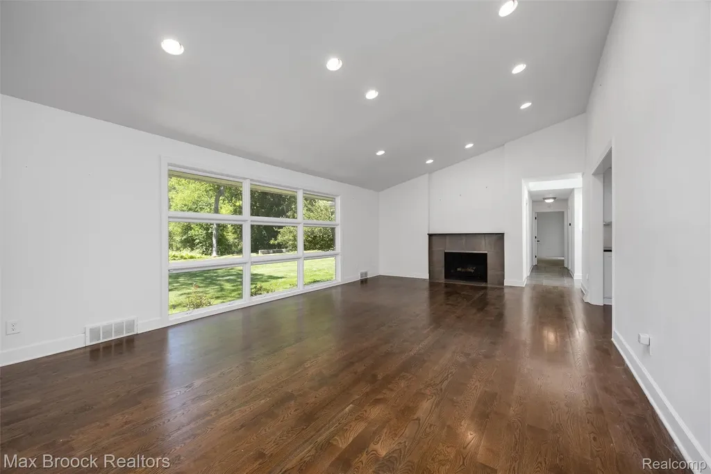 3797 S Darlington Road Bloomfield Charter Township MI 48301