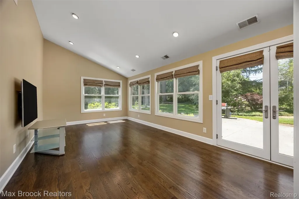 3797 S Darlington Road Bloomfield Charter Township MI 48301