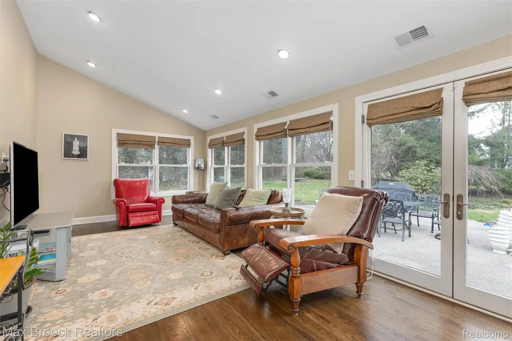 3797 S Darlington Road Bloomfield Charter Township MI 48301