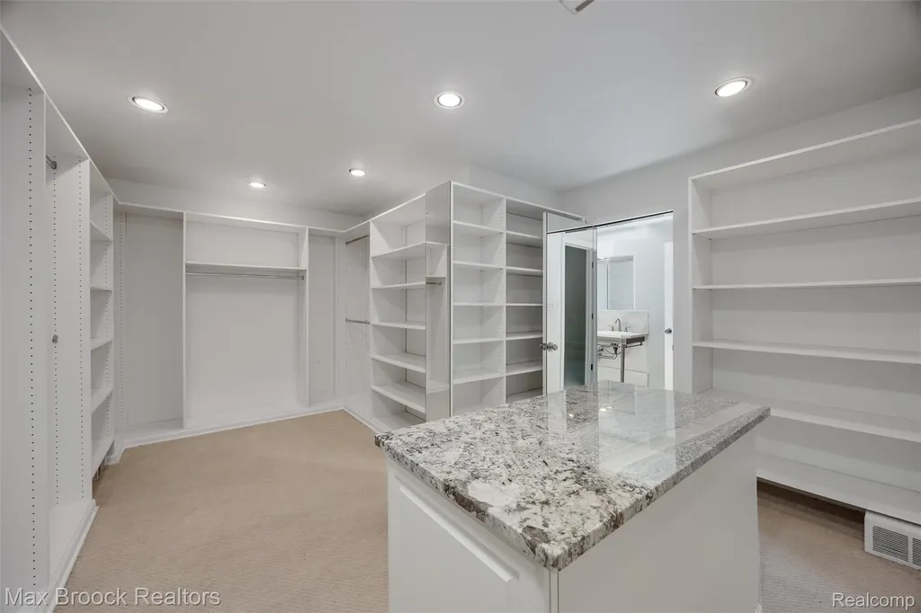3797 S Darlington Road Bloomfield Charter Township MI 48301