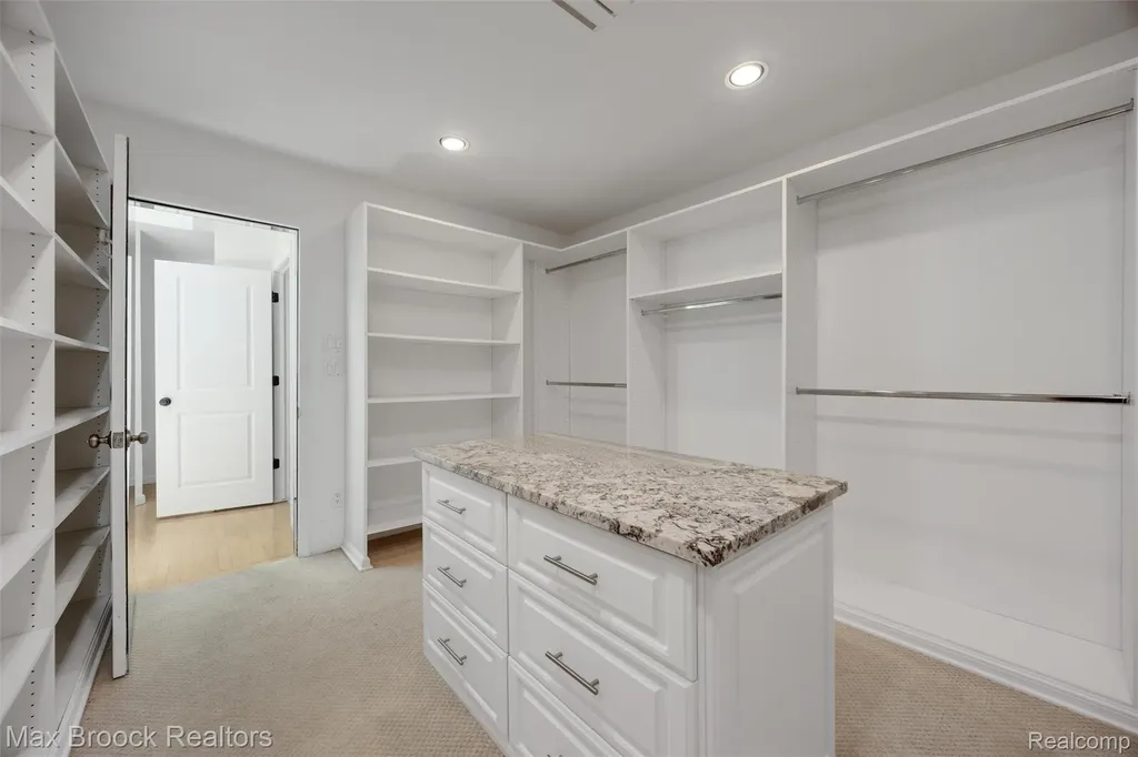 3797 S Darlington Road Bloomfield Charter Township MI 48301