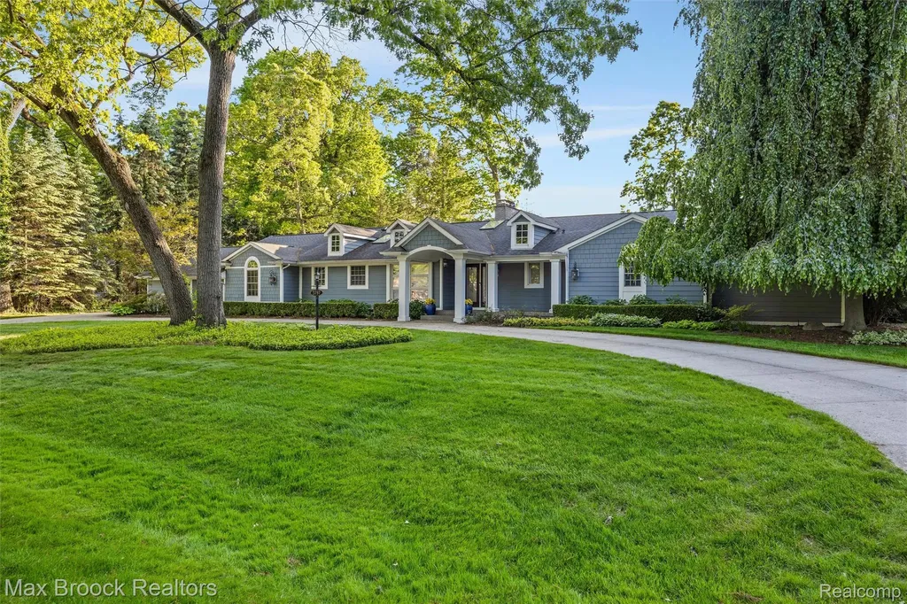 3797 S Darlington Road Bloomfield Charter Township MI 48301