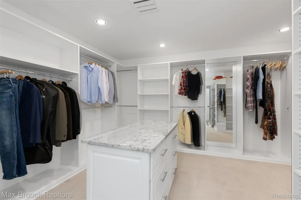 3797 S Darlington Road Bloomfield Charter Township MI 48301