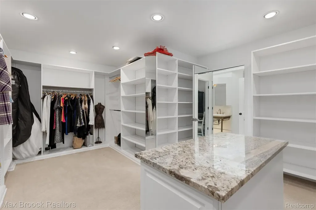 3797 S Darlington Road Bloomfield Charter Township MI 48301