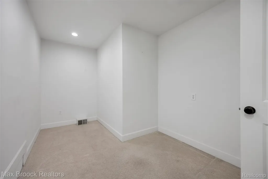 3797 S Darlington Road Bloomfield Charter Township MI 48301