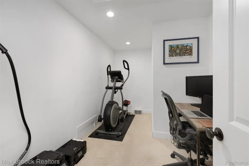3797 S Darlington Road Bloomfield Charter Township MI 48301