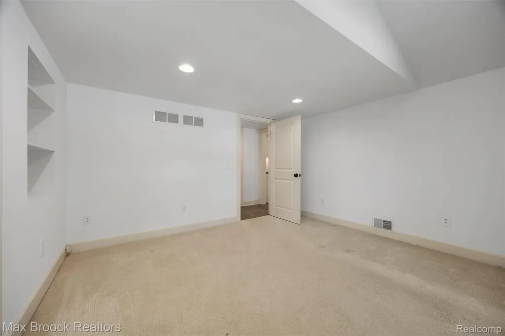 3797 S Darlington Road Bloomfield Charter Township MI 48301