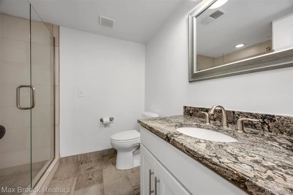 3797 S Darlington Road Bloomfield Charter Township MI 48301