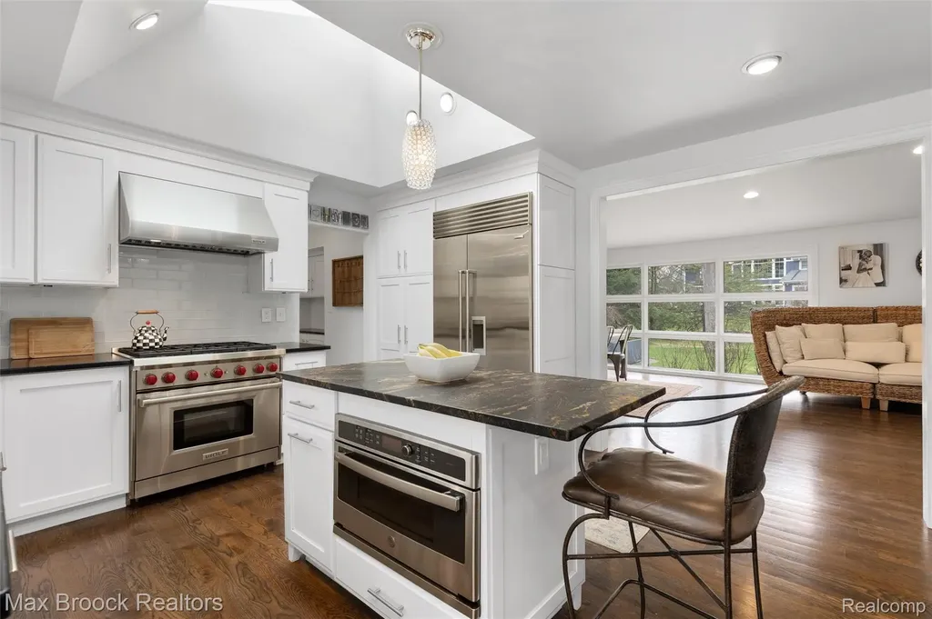 3797 S Darlington Road Bloomfield Charter Township MI 48301