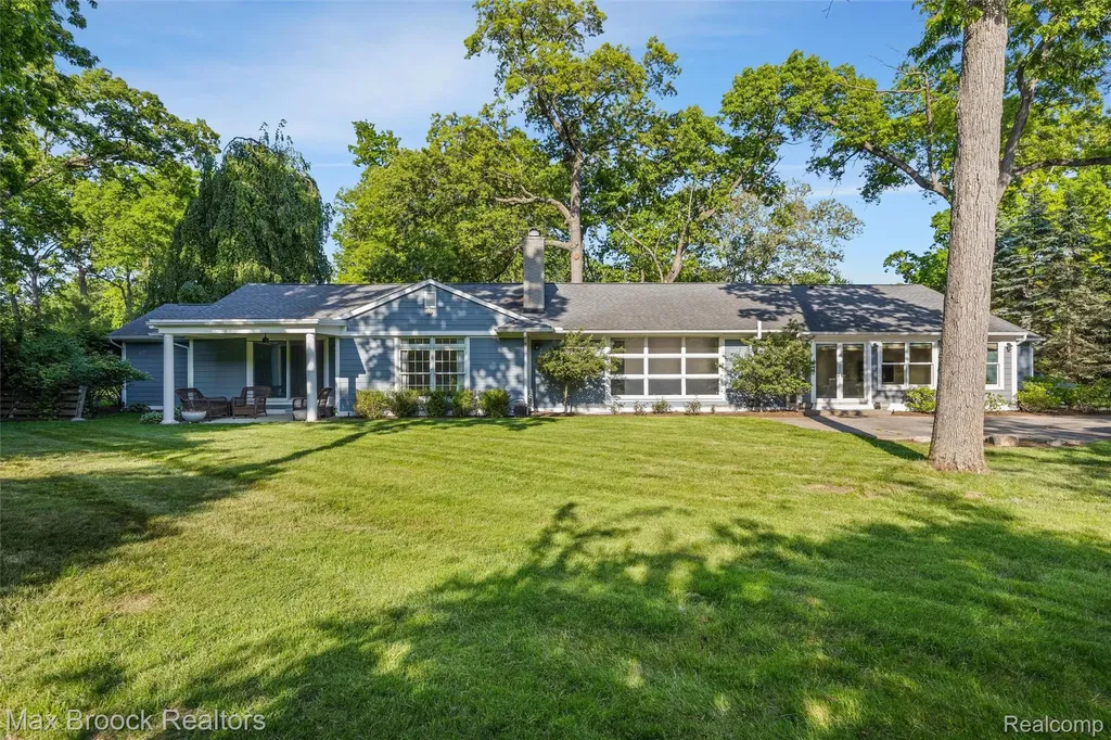3797 S Darlington Road Bloomfield Charter Township MI 48301