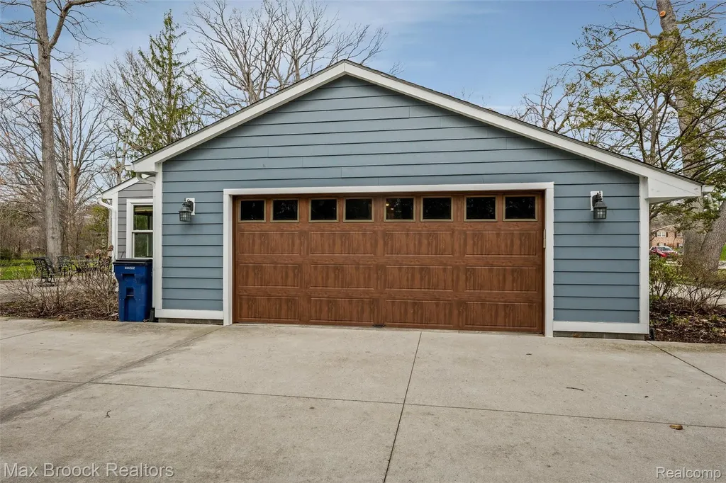 3797 S Darlington Road Bloomfield Charter Township MI 48301