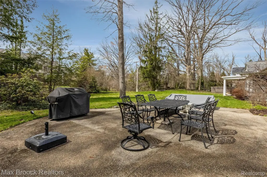 3797 S Darlington Road Bloomfield Charter Township MI 48301