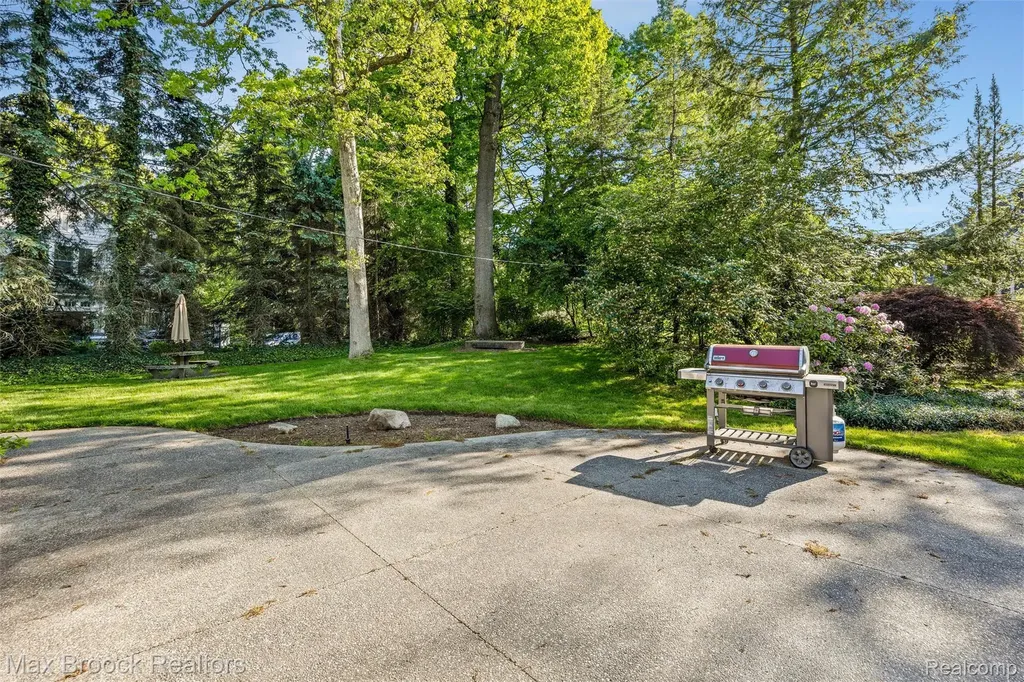 3797 S Darlington Road Bloomfield Charter Township MI 48301