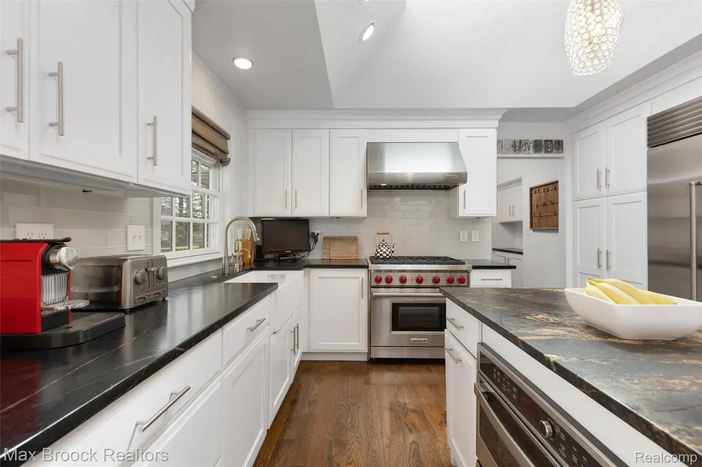 3797 S Darlington Road Bloomfield Charter Township MI 48301