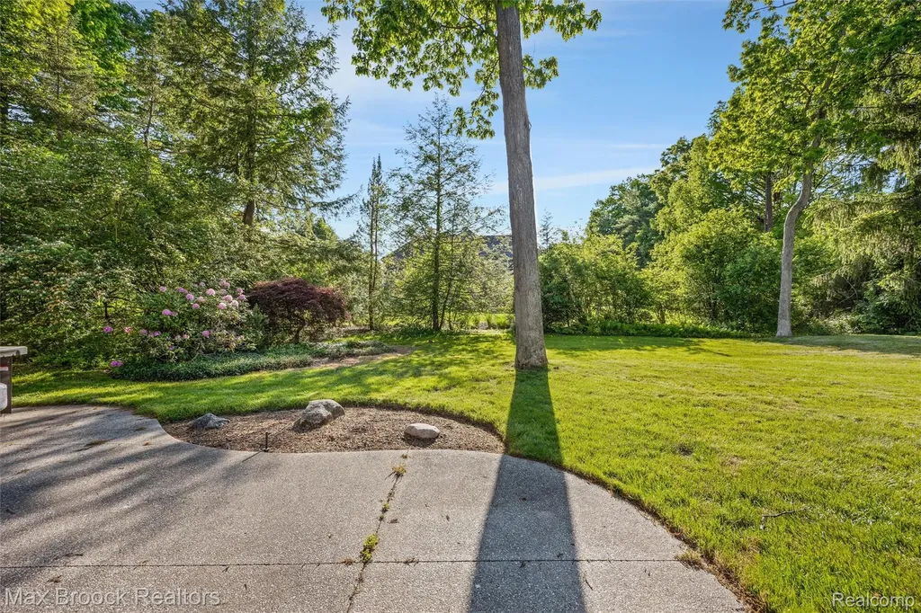 3797 S Darlington Road Bloomfield Charter Township MI 48301