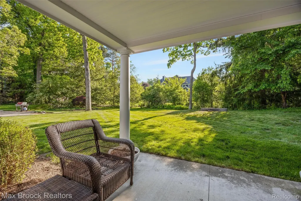 3797 S Darlington Road Bloomfield Charter Township MI 48301